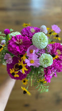 Load image into Gallery viewer, Friday Flower Subscription (6 weeks of Delivery)
