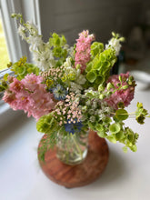 Load image into Gallery viewer, Friday Flower Subscription (6 weeks of Delivery)
