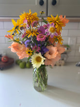 Load image into Gallery viewer, Friday Flower Subscription (6 weeks of Delivery)
