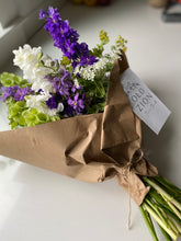 Load image into Gallery viewer, Friday Flower Subscription (6 weeks of Delivery)
